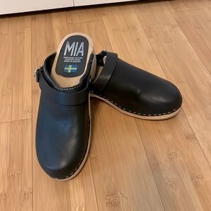 Black Mia wooden clog